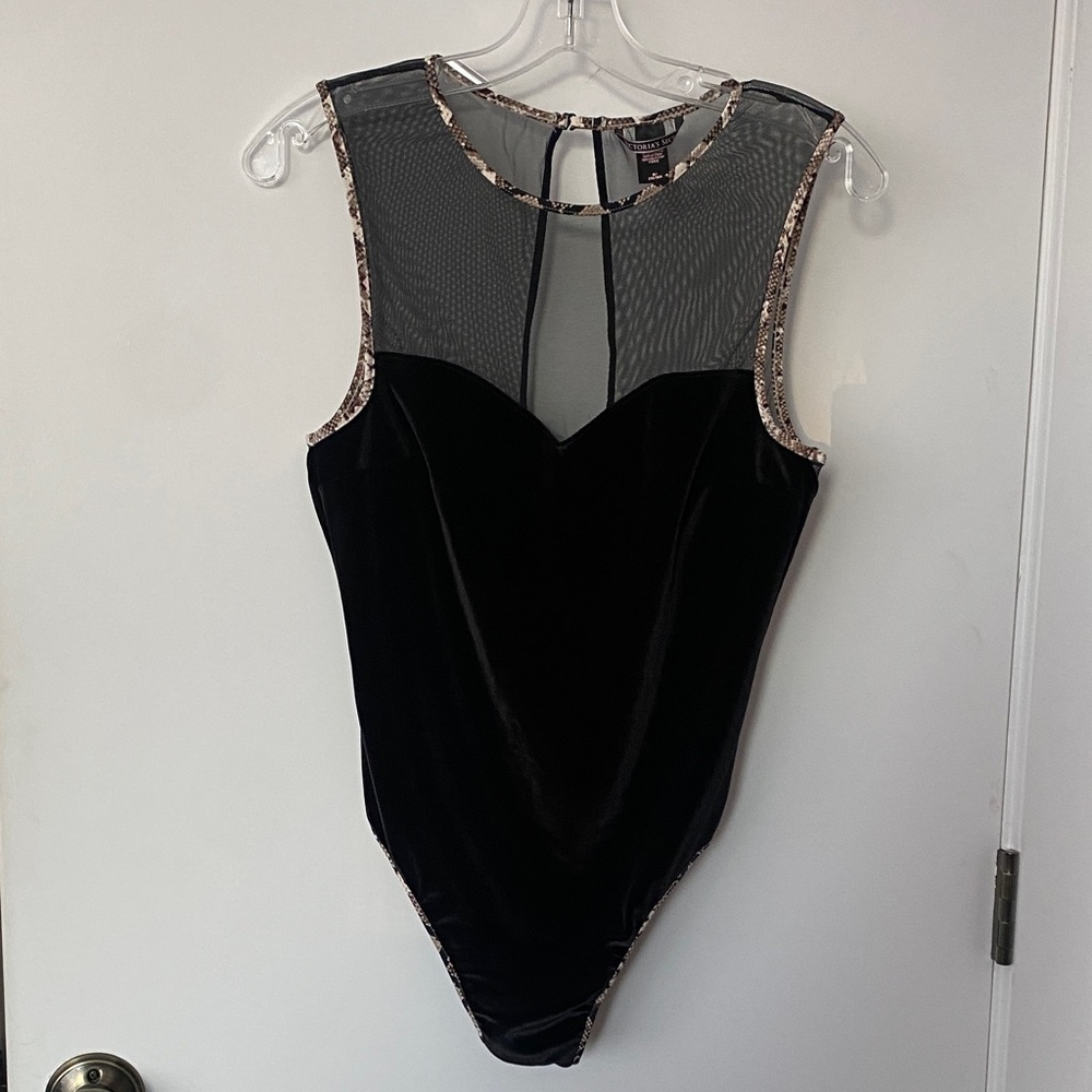 VICTORIA’S SECRET Black Velvet Bodysuit 🖤